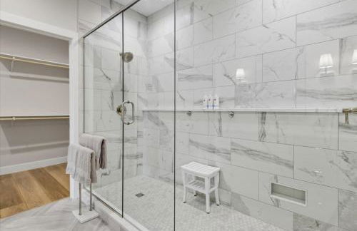 Modern Lakefront Escape | The Twelve - Foto 41