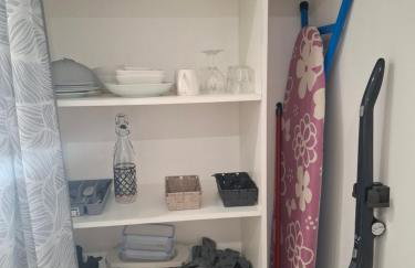 Charmant studio RDC avec terrasse, parking & cuisine équipée - Foto 8