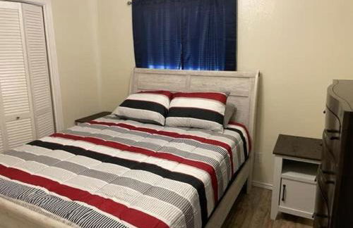 Comfortable downstairs 2 bed next to Fort Sill - Photo 3
