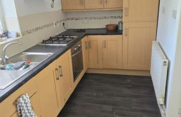 Park Road Retreat - Large 4 Bed Home with Ample Parking! - Foto 8