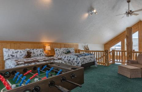 Chester Currents by KABINO Riverfront on Henrys Fork Air Conditioning Boat Launch Foosball Pool Table Huge Yard Garage WIFI - Foto 41