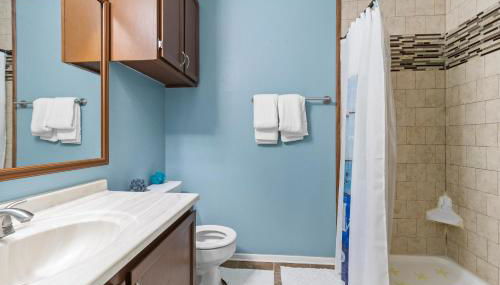 Cozy Huntsville Condo - 2BR Near SHSU - Pool - WiFi - Free Parking - Foto 3, Shower