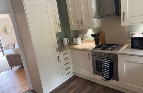 Church Court 2 Bed 55 Inch SKY TV Northampton Parking Contractor Accommodation - Photo 20