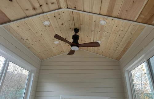 Tiny Home at Bear Mountain -Only 25 Min from Anchorage, Great Central location-Cute & Comfortable - Foto 9