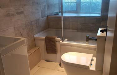 3 Bed Countryside Cottage in Harrogate with free parking and strong wifi - Photo 30
