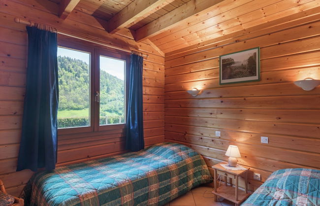 Chalet in Lovely, Rich Forest Setting With a Beautiful View - Photo 16