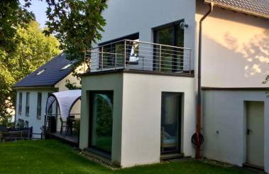 Modernes Ferienhaus mit 2 Balkonen, Terrasse und Garten ! - Foto 7