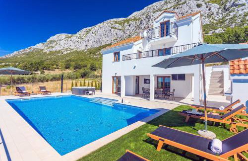 Villa Flora with a 53 sqm private pool with Cinema room with projector and 4 en-suite bedrooms - Foto 3