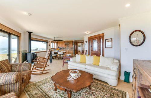 Walk to Beach Luxury Oceanfront Escape in Caspar - Photo 4