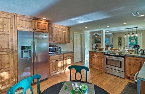 Riverside Hide-A-Way with Patio, BBQ, Fishing Pier - Foto 11