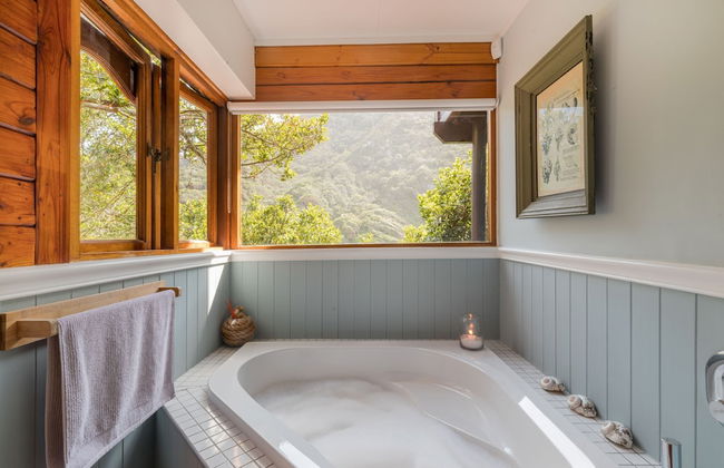 Ballots Bay Treehouse by HostAgents - Photo 10