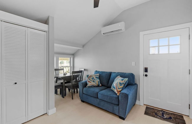 Modern Condo Perfect For Winter Rental - Photo 6