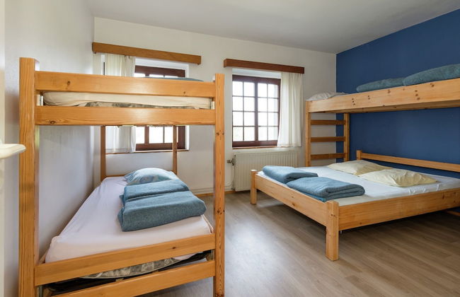 Holiday Home in Deiffelt Near Forest - Photo 3