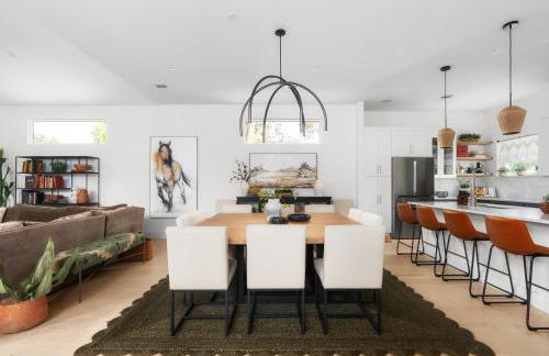 Heated Pool, Game Room, Outdoor Movies, Mins to Downtown, Sleeps 14 - Foto 31