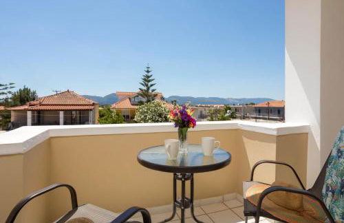 Ammos Comfort Apartments, 400m from Kalamaki Beach, by ZanteWize - Foto 1