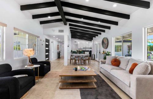 Starlite Safari Where Desert luxury Meets Mid Century Charm - Foto 24