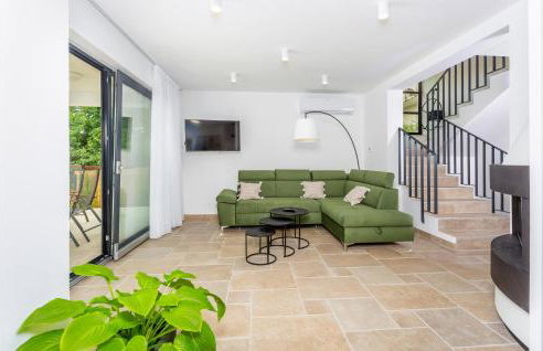 Amazing Home In Jurdani - Foto 3