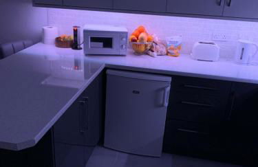 Entire 6 Bed 5 Star Luxury House FREE WiFi nice views - Foto 10