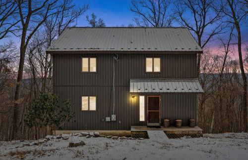 Cozy Mountain Retreat with Hot Tub & Fire Pit - Foto 2