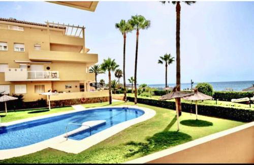 BEACHFRONT APARTMENT In LA CALA DE MIJAS - Photo 17