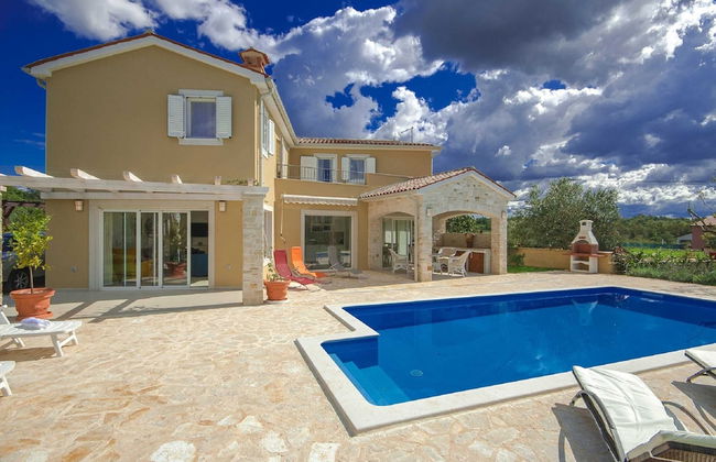 Peaceful Villa in Sveti Lovrec With Swimming Pool - Foto 12