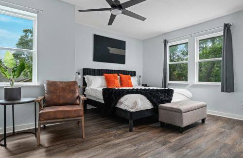 Spacious 4BR Home with Pool, Hot Tub & Games - Foto 18