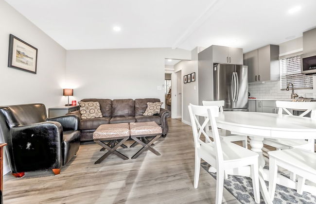 Family Friendly Cottage w Amazing View - Photo 7