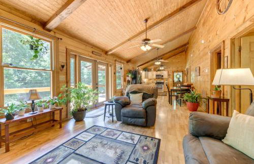 Secluded Cosby Cabin with Wraparound Deck - Foto 3