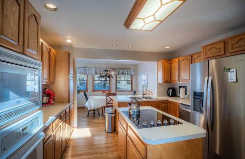 Leaf Peeper's - HUGE deck, pizza oven, Pac-man! - Photo 34