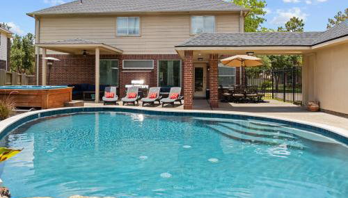 Upscale 4BR Cypress Home w Pool, Hot Tub, Theater, Sleeps 20 - Foto 2, sunbed