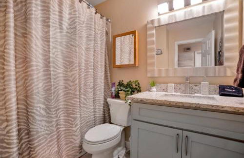 Relaxing Backyard with Fire Pit and Near Parks - Foto 22