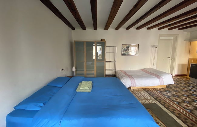 Lovely 2-bed Apartment in Barcelonas Best Location - Photo 10