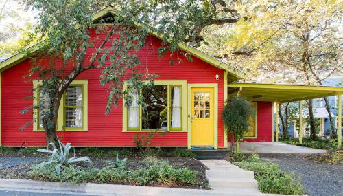 Peaceful Bungalow with Fenced Yard near Shops and Cafes - Foto 2