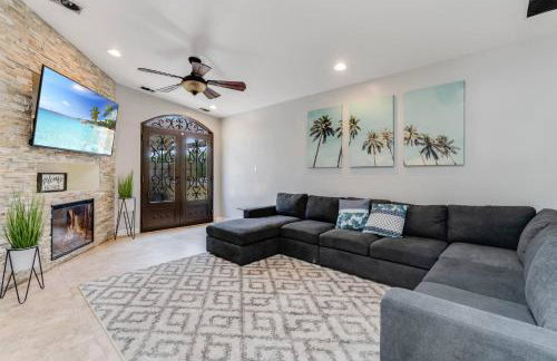 Spacious 4BR w/ Pool, Spa, Mini Golf & Game Lounge - Foto 31