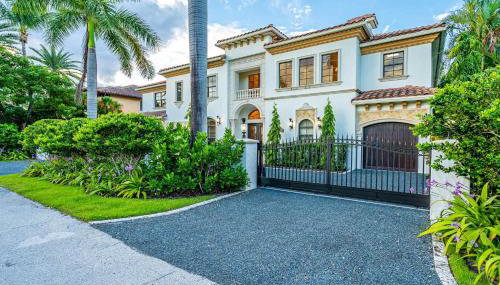 Fort Lauderdale Mansion with Private Pool & Hot Tub - Perfect for Families - Photo 2