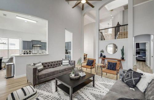 Stylish Spacious Convenient - 6-BD 2 5-BA + Pool - Foto 8