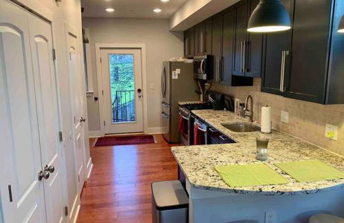 Sun-filled Capitol Hill home w/ parking & roofdeck - Photo 2