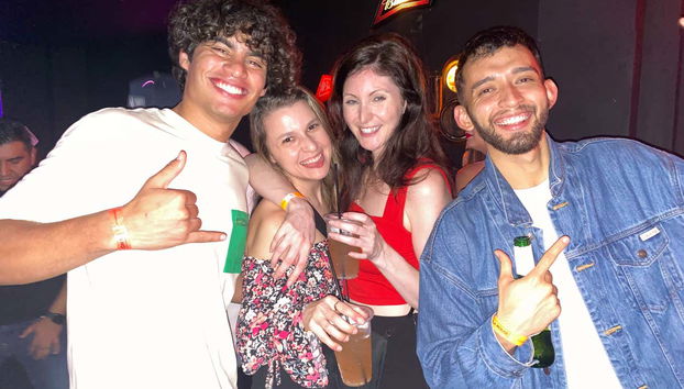 Pasándola bien con amigos