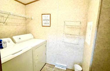 All Season Fun and Cozy Home in Island Falls, ME - Foto 12