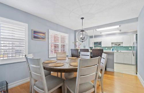 Beachside Las Olas Getaway Oasis with Pool - Foto 20