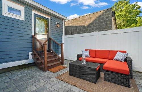 Upscale Azure by Saratoga Stays - Photo 7