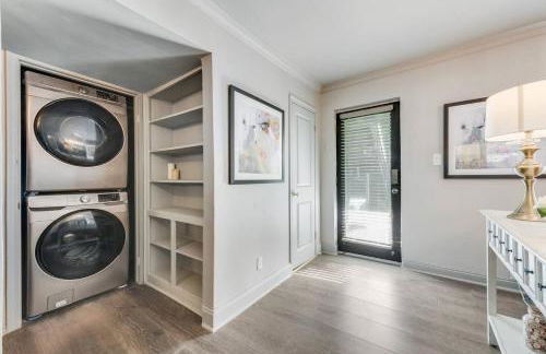 Spacious Dallas 2BR Poolside Escape - Foto 10