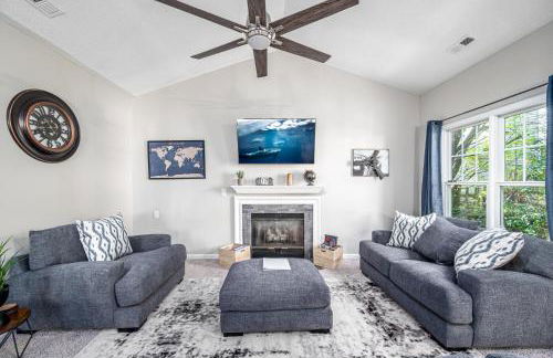 Cozy Industrial Kildaire Farms Home- near Downtown - Foto 7