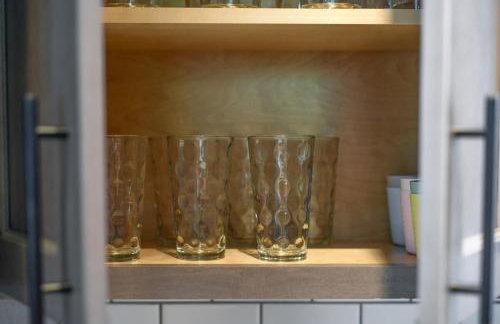 FREE Parking, Netflix in East Liberty By Parks and Uni - Foto 38