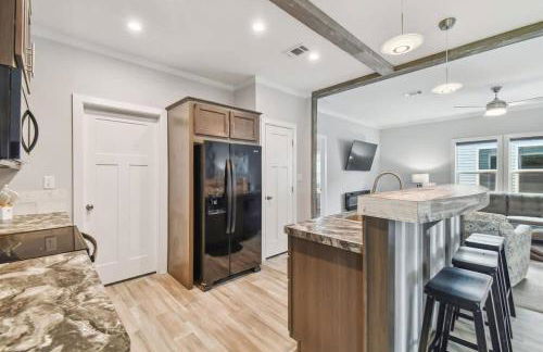 2 Bed Cozy Home, Dade City, Pickle Ball and Pool - Photo 8