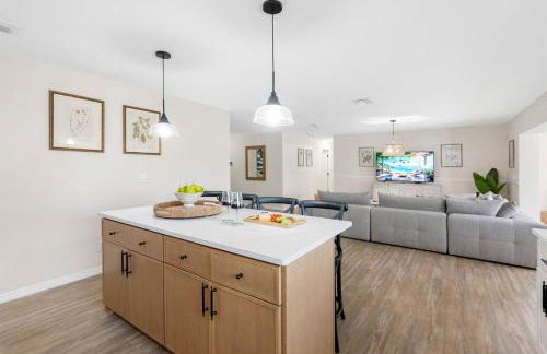 Brand New Saltwater Pool! - Waterfront Canal - Luxury Home - Foto 22