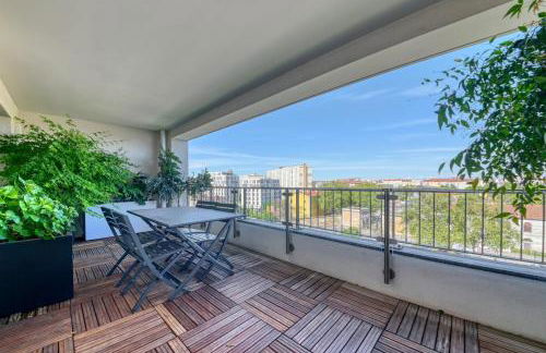 GuestReady - Chic Stay with Jacuzzi and Parking - Photo 34