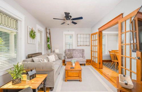 Spacious Downtown Character Home - 4 bedroom 3 bath Lawrence University College Ave - Photo 1