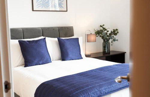 ShortstayMK Vizion apartments, with free superfast wi-fi, parking - Foto 48