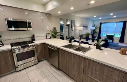 Century City Cozy 3 Bedroom Apartment with Parking 302,303 - Foto 17